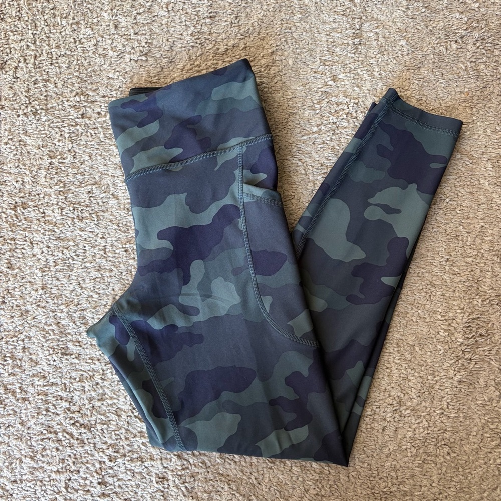 Old Navy Women’s High-Waisted PowerSoft 7/8 Pocket Leggings | Camo | Size M